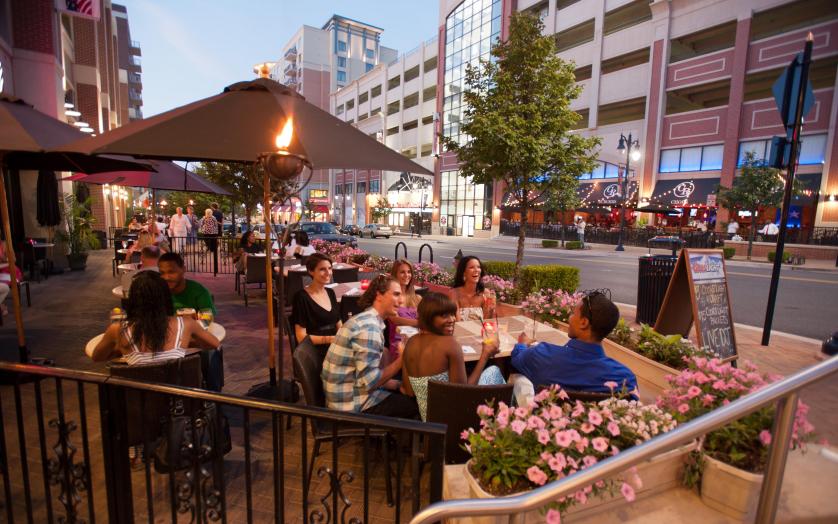 Dine al fresco on a spectacular weekend away in National Harbor.